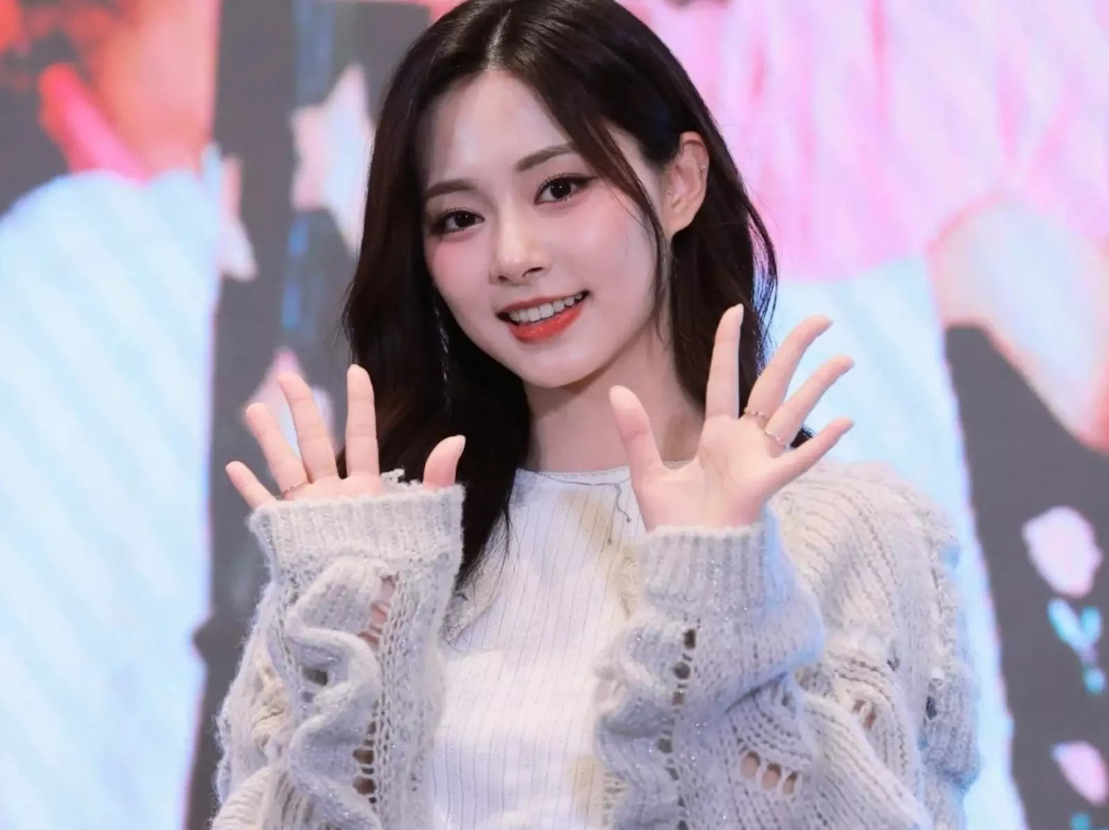 TWICE 周子瑜回應整形傳聞引熱議！坦言「這原因」導致臉型變化！