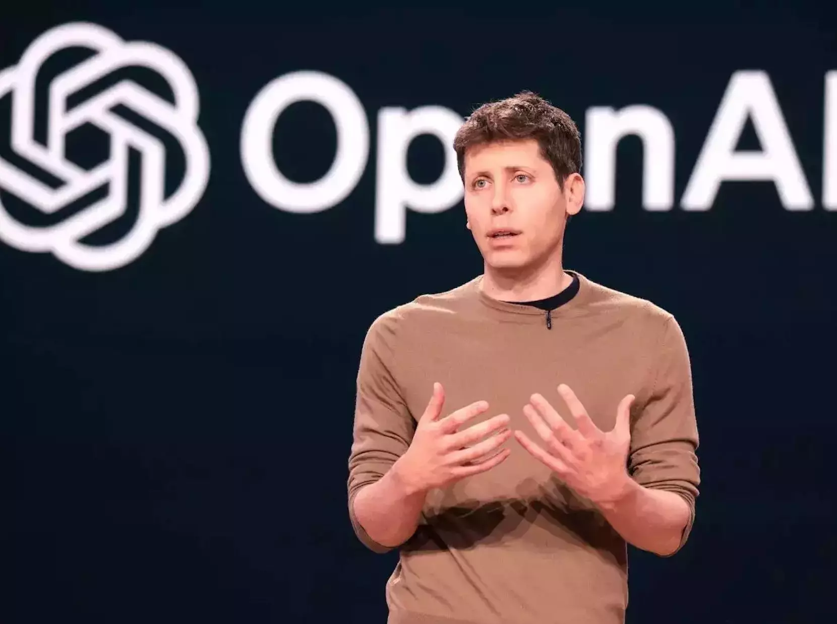 ChatGPT、Gork 各推學生免費方案！OpenAI 與馬斯克 AI 大戰持續！