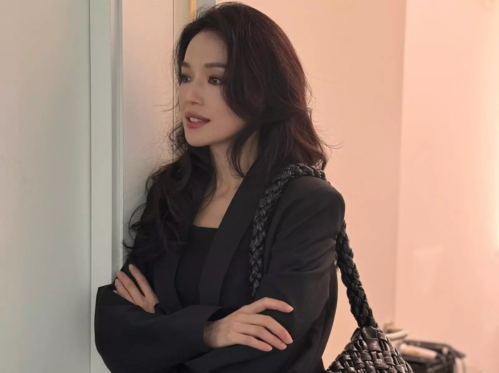 舒淇身高 168 公分 IG、微博鬆弛感穿搭術！用基本款也能美得毫不費力！