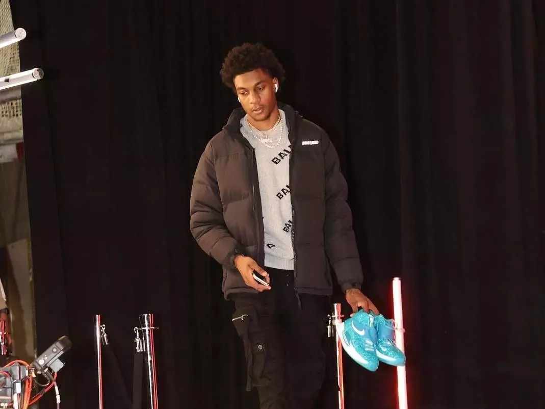 【NBA 球星穿搭】Jaden McDaniels 私服穿搭盤點！最愛穿 Gallery Dept. 復古短 T 堪稱場下戰袍首選！