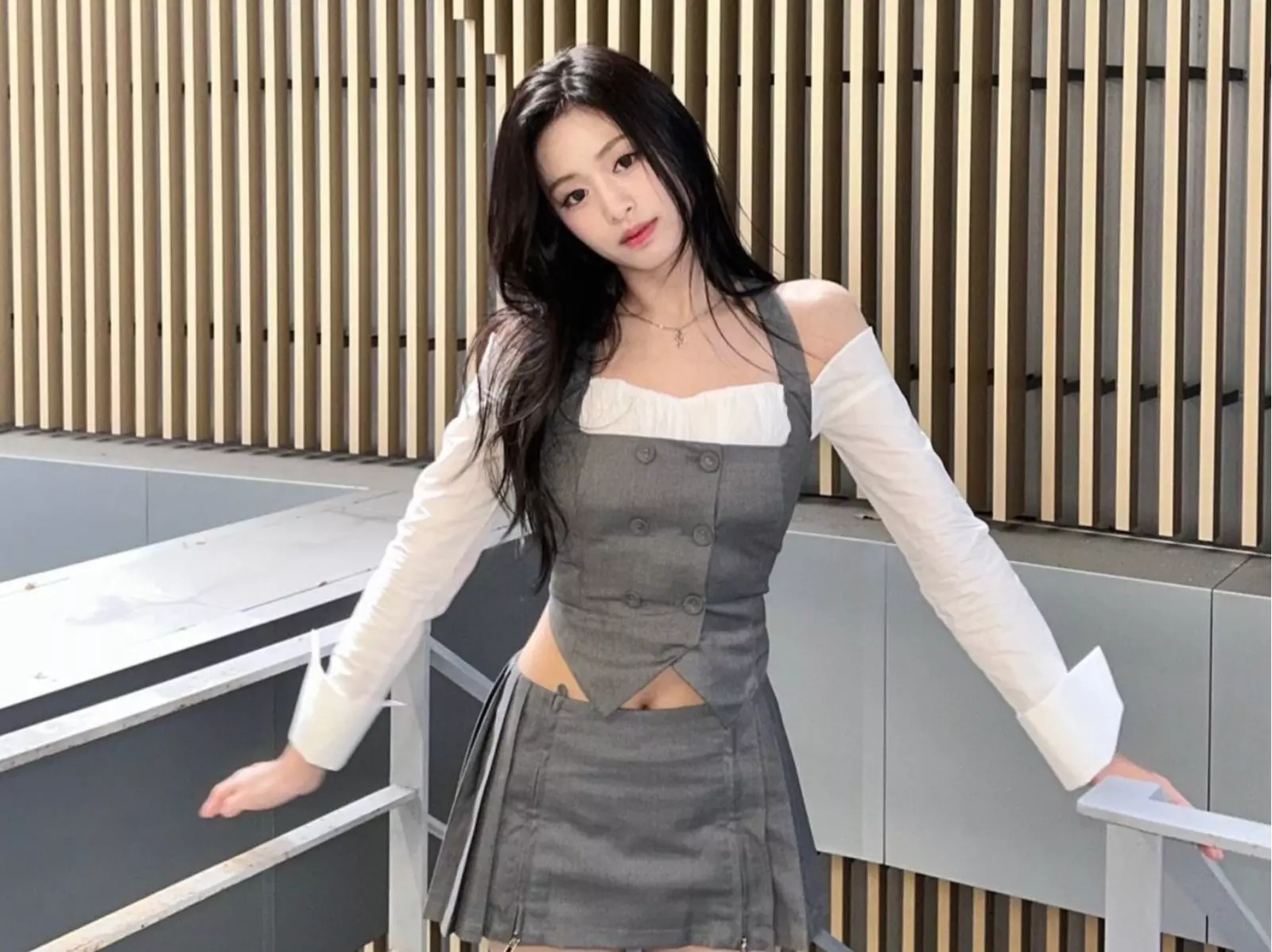 BABYMONSTER 成員 Ahyeon 鄭雅賢身高 168 公分寵粉打招呼險撞牆！呆萌反應引網熱議！
