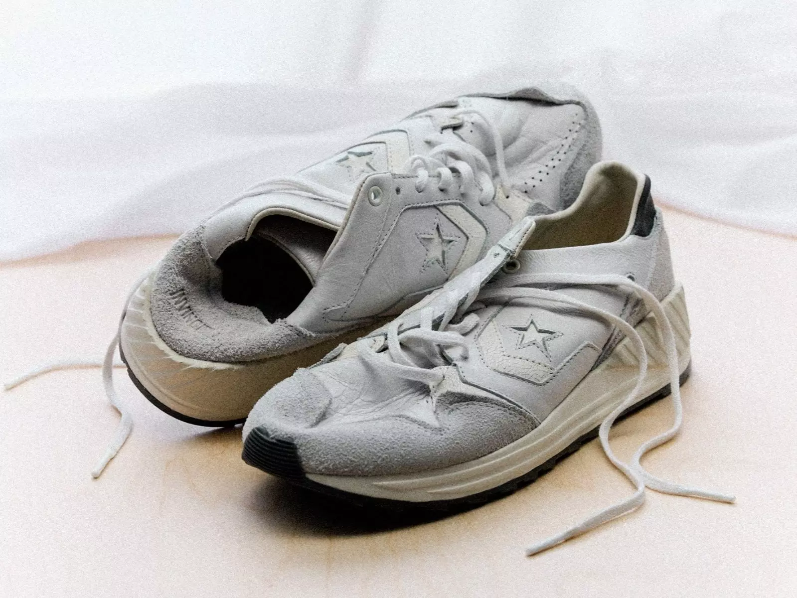 INVINCIBLE x Converse Wave Trainer 聯名復古鞋款登場！全球僅限量 100 雙！