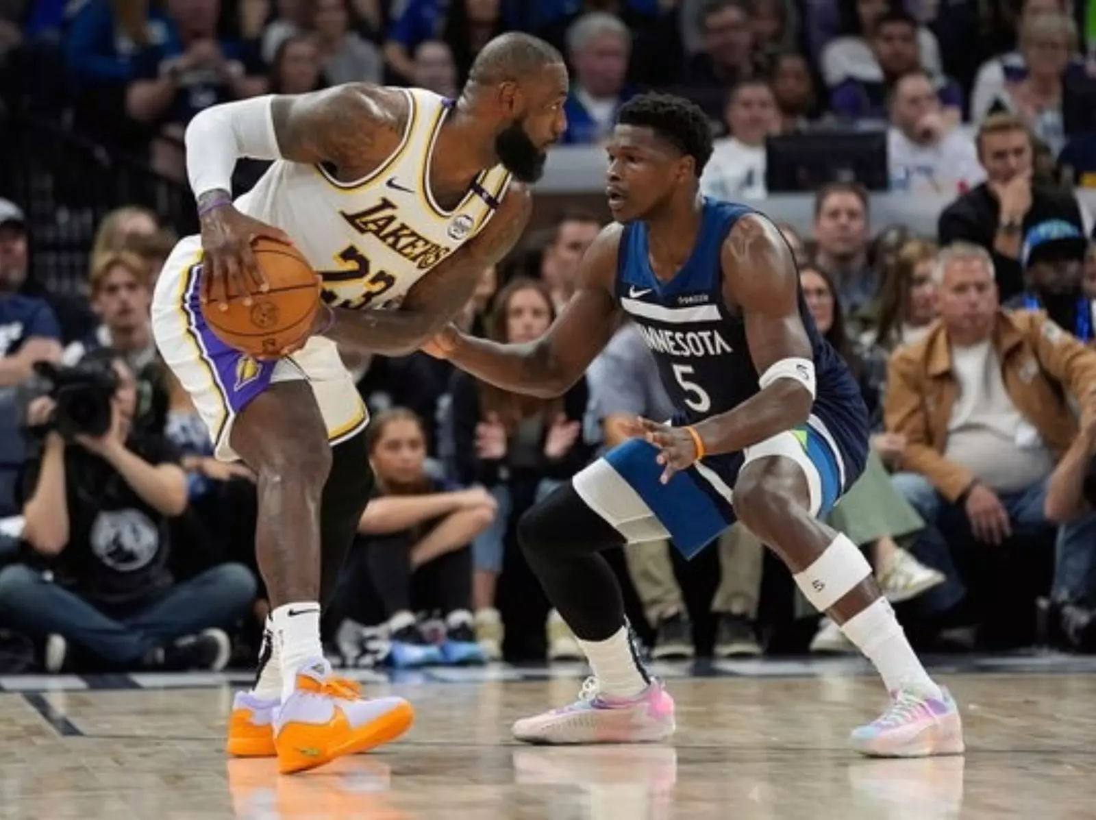 NBA／湖人 G4 下半場「完全沒換人」創歷史紀錄！AE 賽後與湖人板凳噴垃圾話畫面流出！