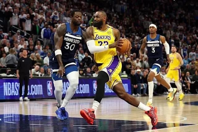 NBA／湖人、勇士季後賽意外達成某種「神巧合」！球迷笑「是有什麼量子糾纏嗎？」