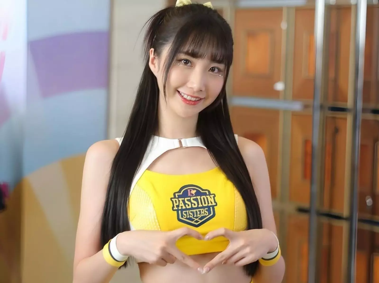 Wendy 完成夏日計畫拍攝！雙馬尾解放比基尼，球迷跪求：「快出寫真集！」【野生抓正妹】