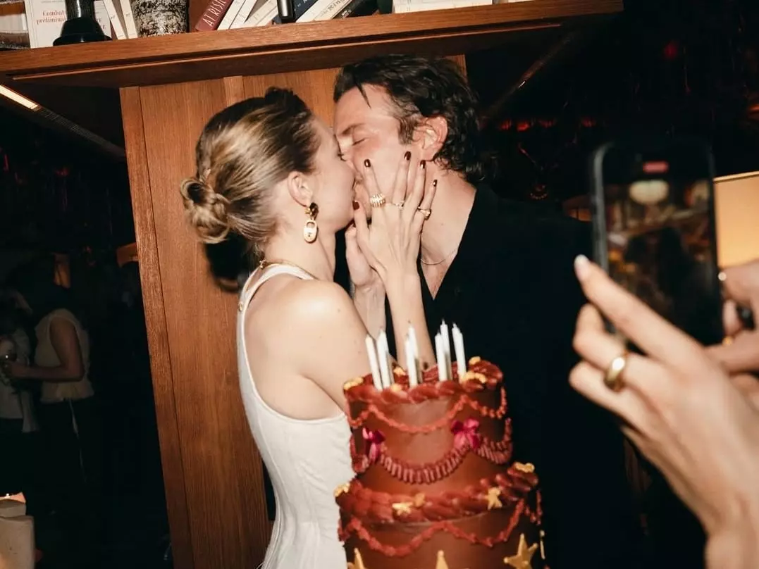 Gigi Hadid、布萊德利庫柏 Bradley Cooper 正式官宣戀情！甜曬接吻照認愛大 20 歲男神！