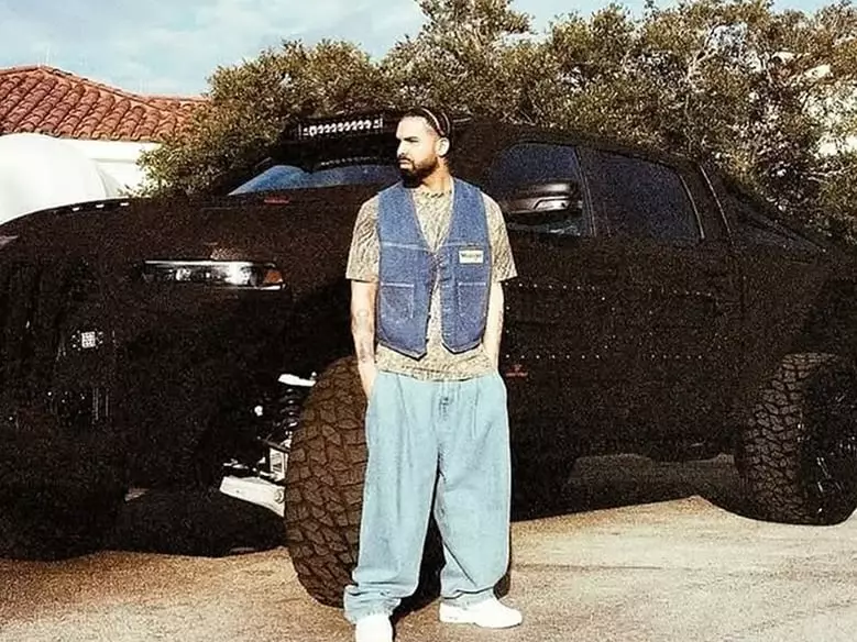 Drake 豪砸 600 萬購入超級裝甲皮卡車！防彈配置、870 匹馬力誇張性能引熱議！