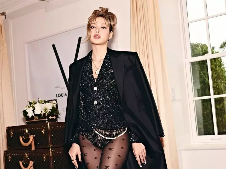 BLACKPINK Lisa 登 Met Gala 三角褲穿搭圖案引爭議！美國網友怒批：「誰覺得是好主意？」
