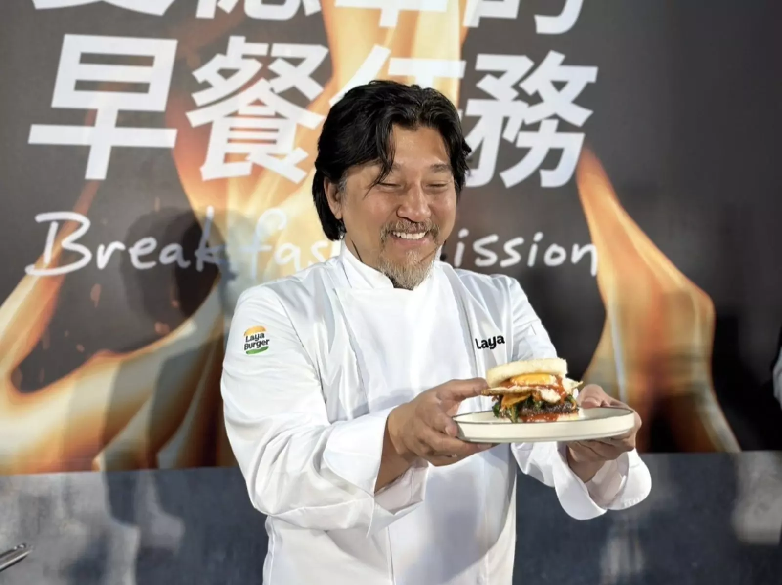 拉亞漢堡攜手《黑白大廚》愛德華李推出 4 款聯名早餐！最新菜單、必吃推薦、線上點餐優惠⋯一次看！
