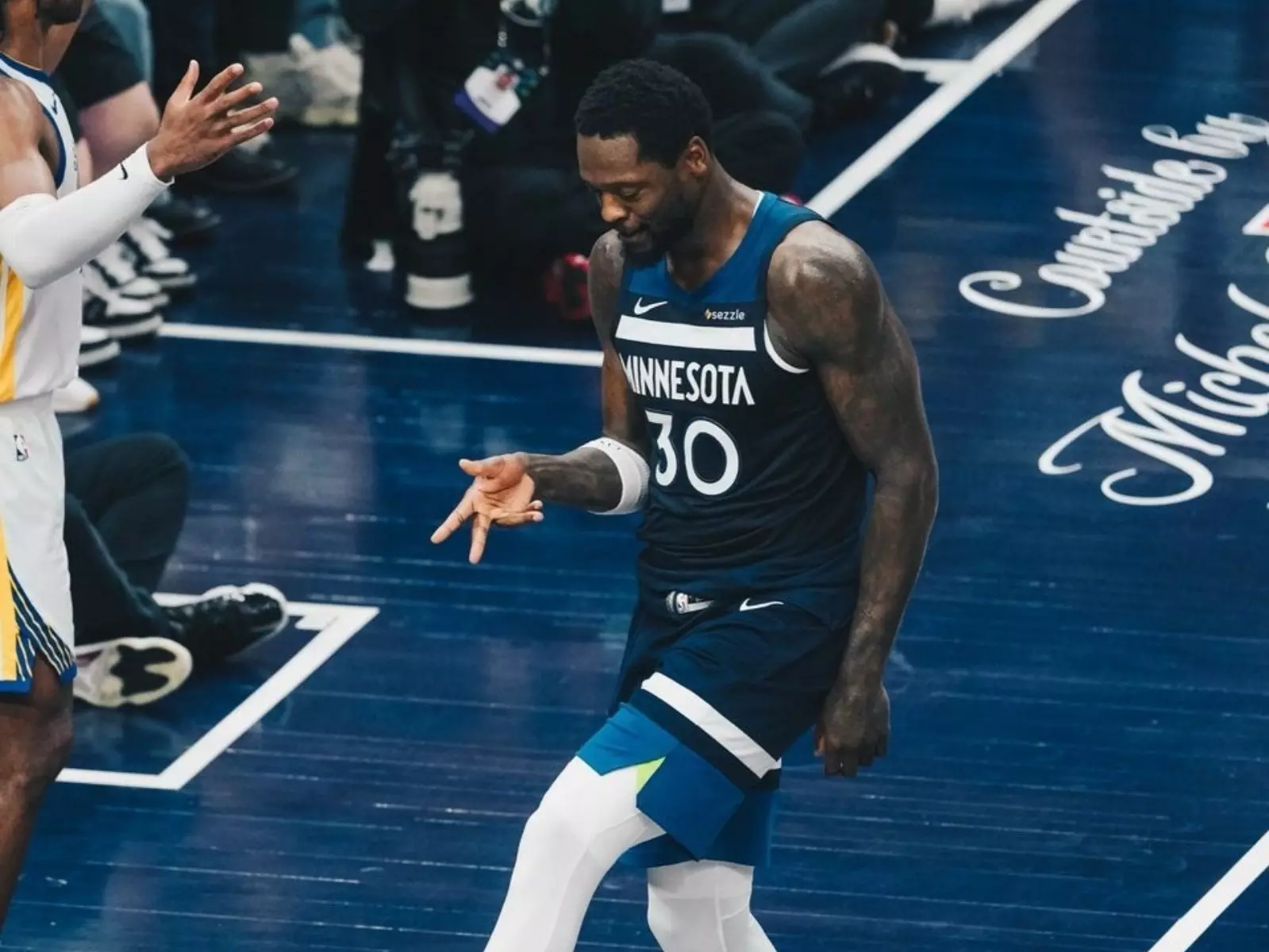 NBA／灰狼擊敗勇士連續兩年晉級西決！Curry 場邊失落表情曝光！