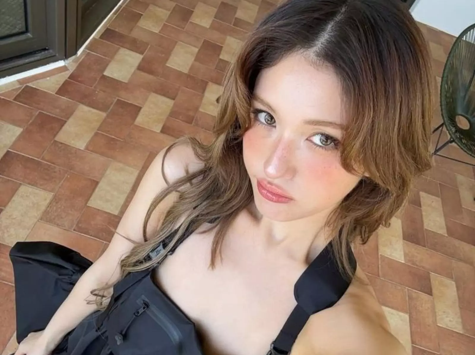 Somi 全昭彌身高 172 公分、混血兒身份被排擠、aespa Giselle 是閨蜜⋯揭秘「人間芭比」5 件事！