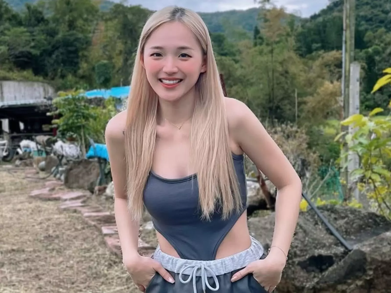 李芳泳裝猛曬炸裂曲線，啦啦隊女孩變身最辣「單身媽咪」！【野生抓正妹】