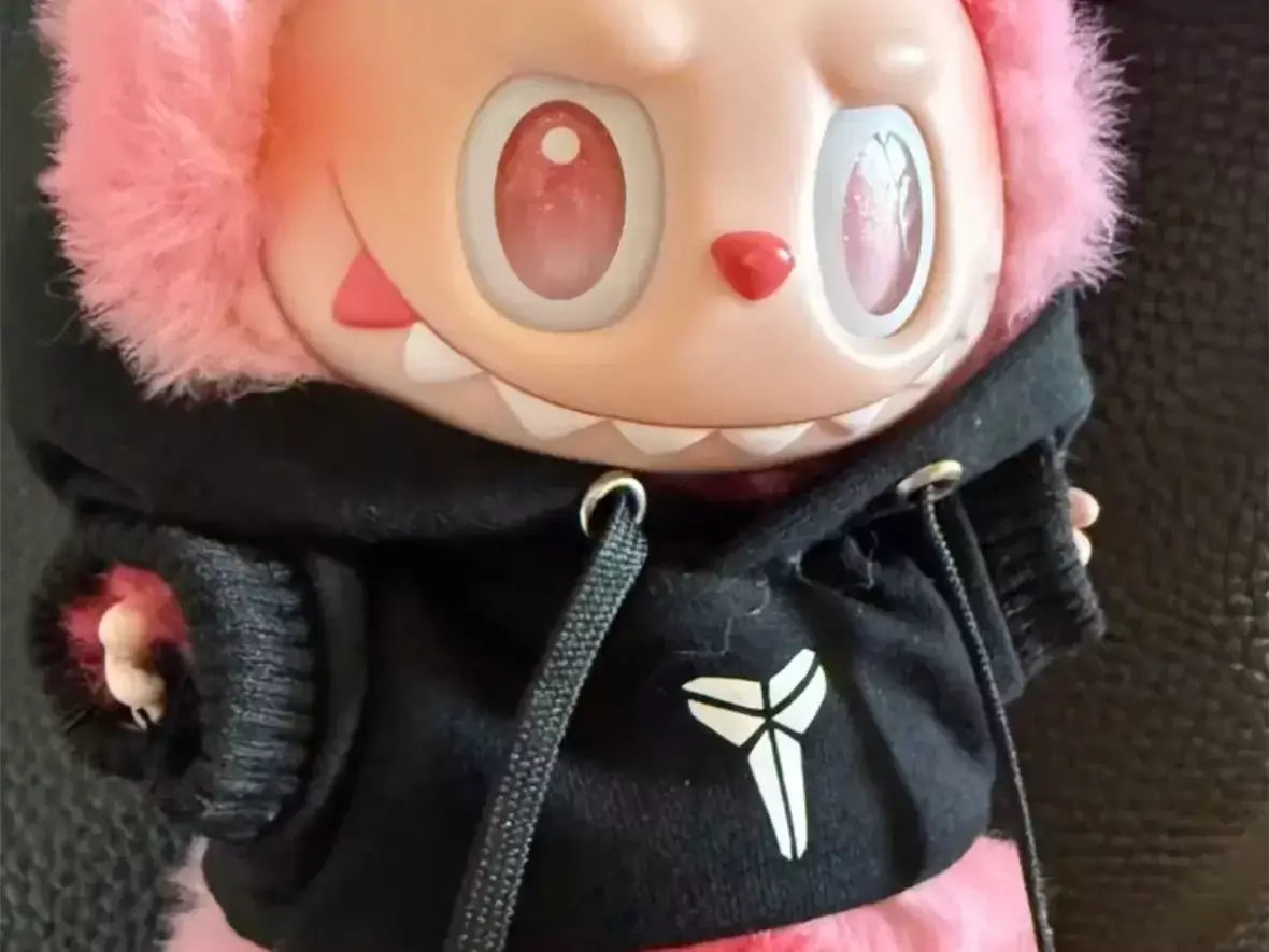 Labubu x Kobe 聯名計畫曝光？Vanessa 親曝粉紅毛絨公仔掀熱議！