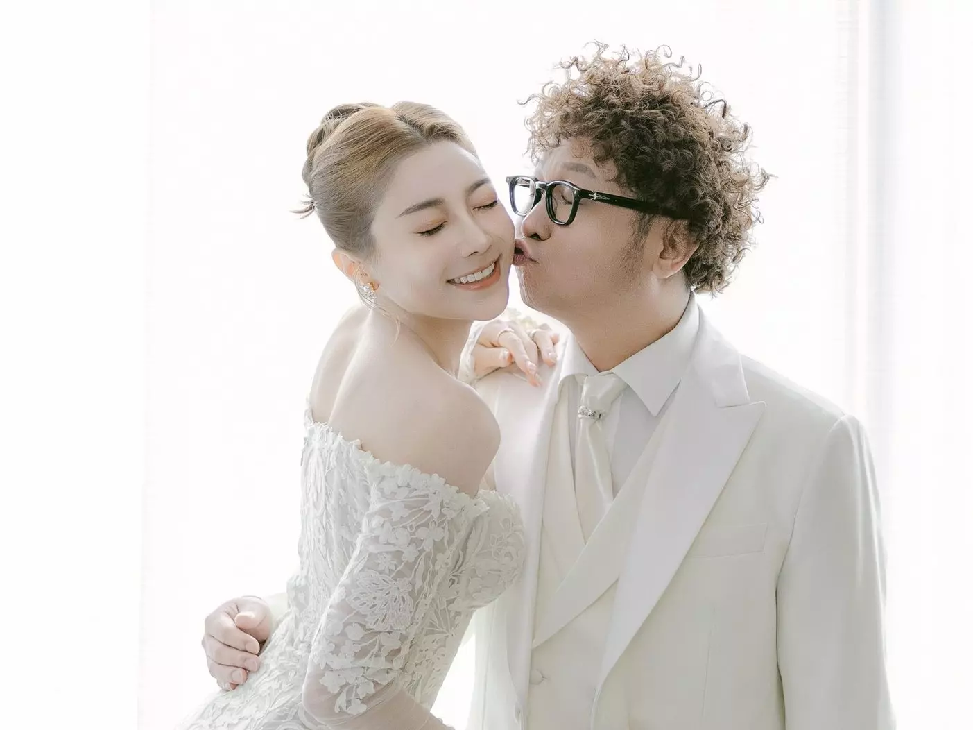 納豆、依依豪砸 300 萬完婚！眾星雲集見證深情告白：「沒你我活不下去！」