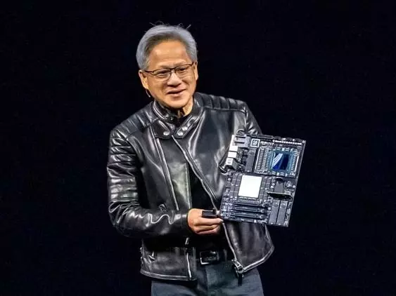黃仁勳皮衣造型遭徐旭東批「過時」！幽默回應曝穿衣哲學！