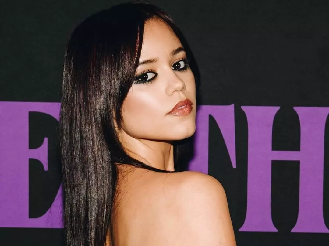 《星期三》珍娜奧特嘉 Jenna Ortega 爆紅壓力全說了！自曝拍完第一季：「極度不快樂！」