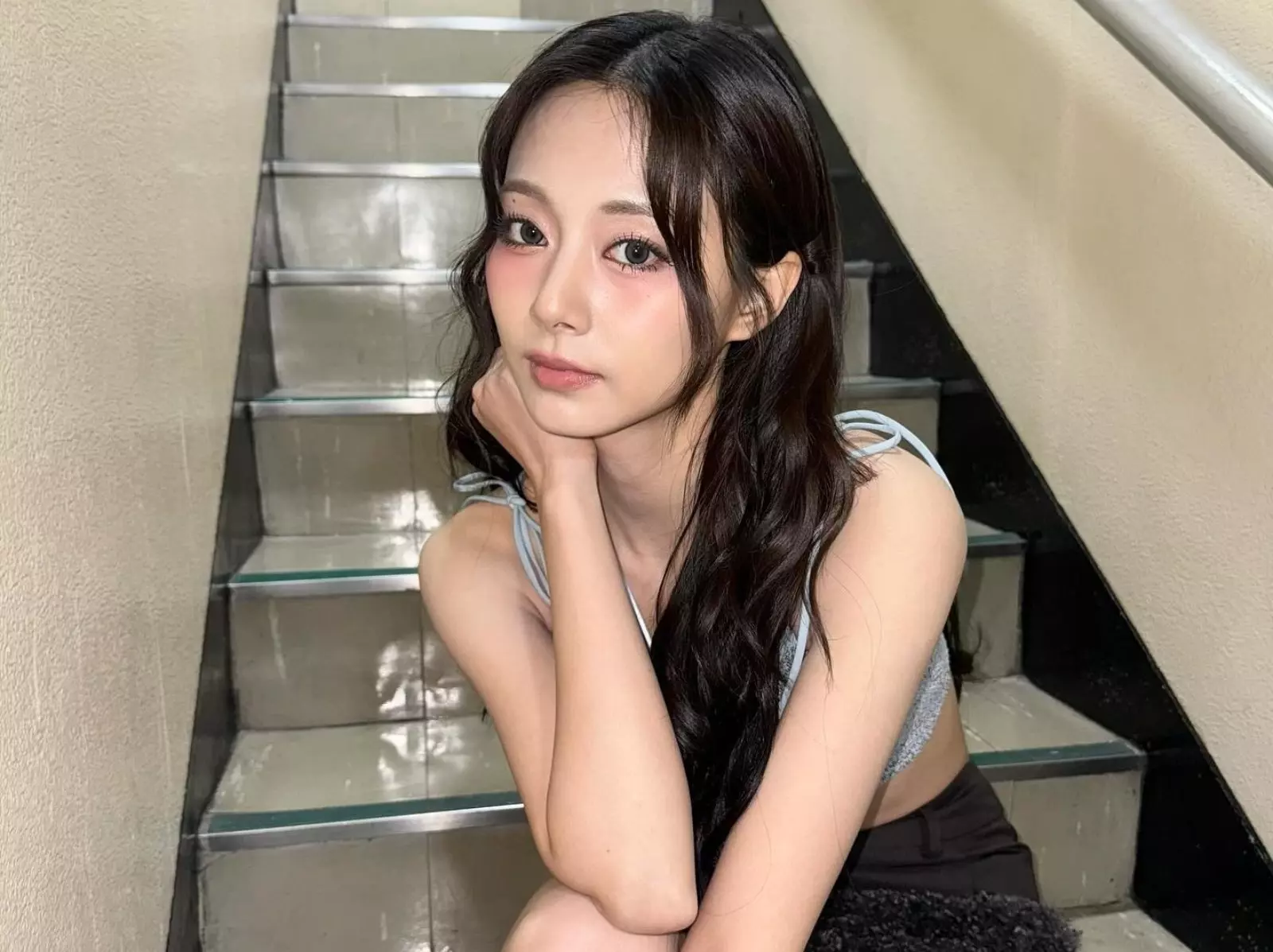 TWICE 周子瑜回台灣休假親民穿搭引熱議！網驚：「這件我也有！」