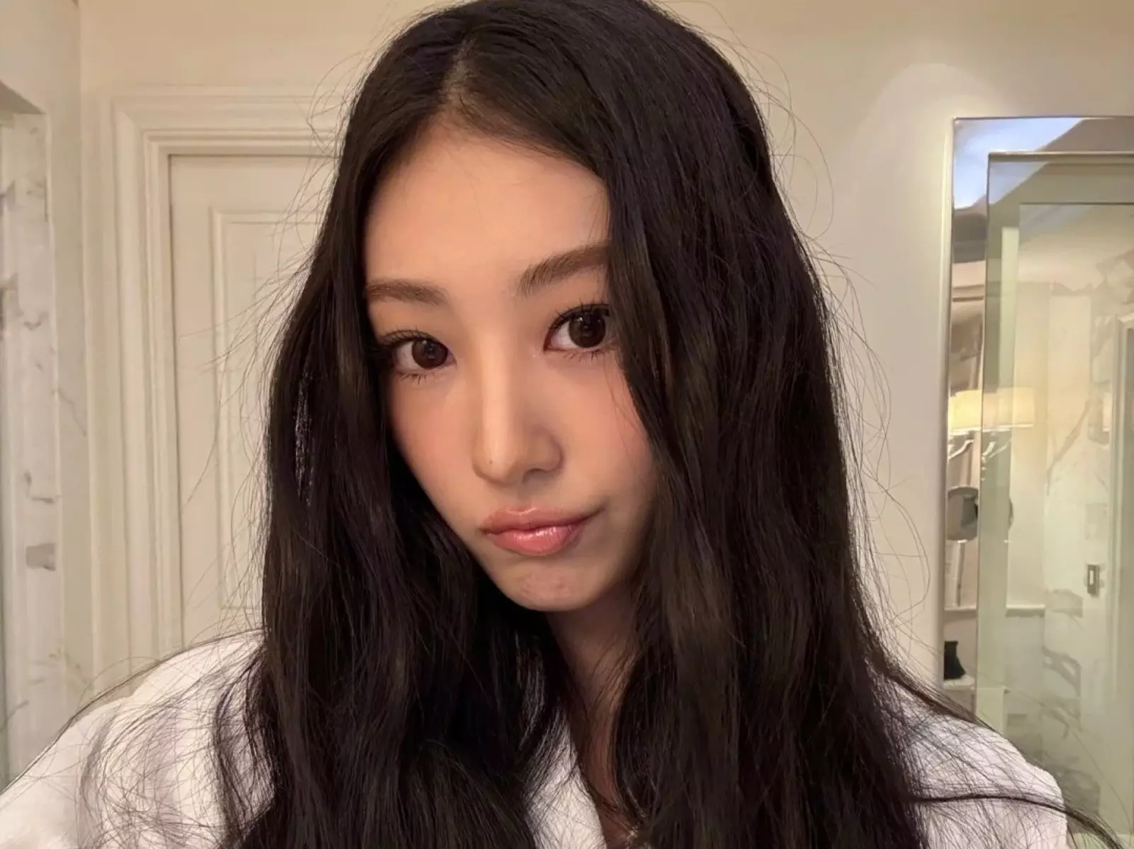 MEOVV 成員 Gawon 李嘉元身高 174 顯瘦穿搭術一次學！5 招拯救寬肩、骨架大困擾！