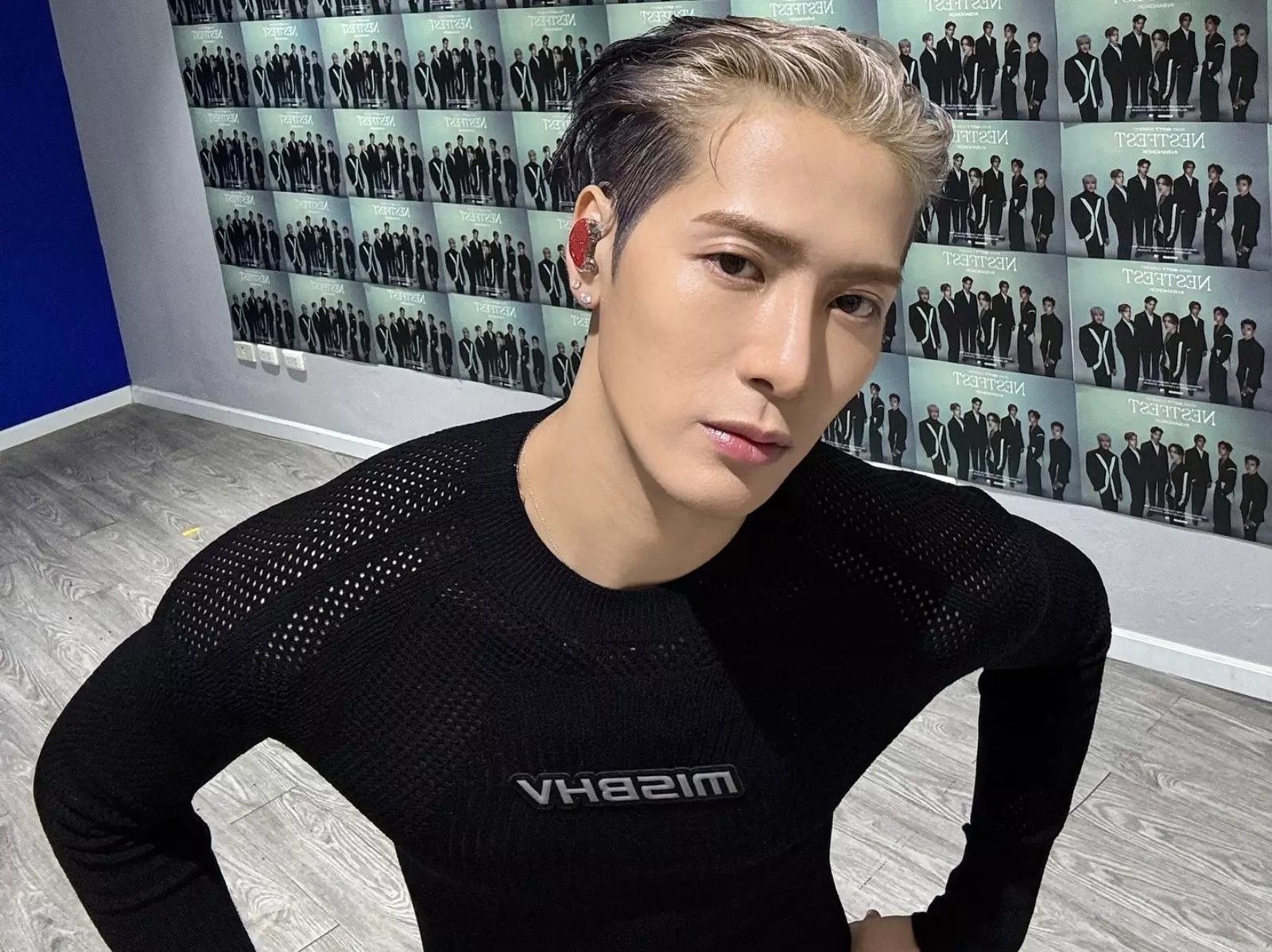 GOT7 王嘉爾直播對粉絲舉動反常！網猜另有隱情：「是私生飯？」