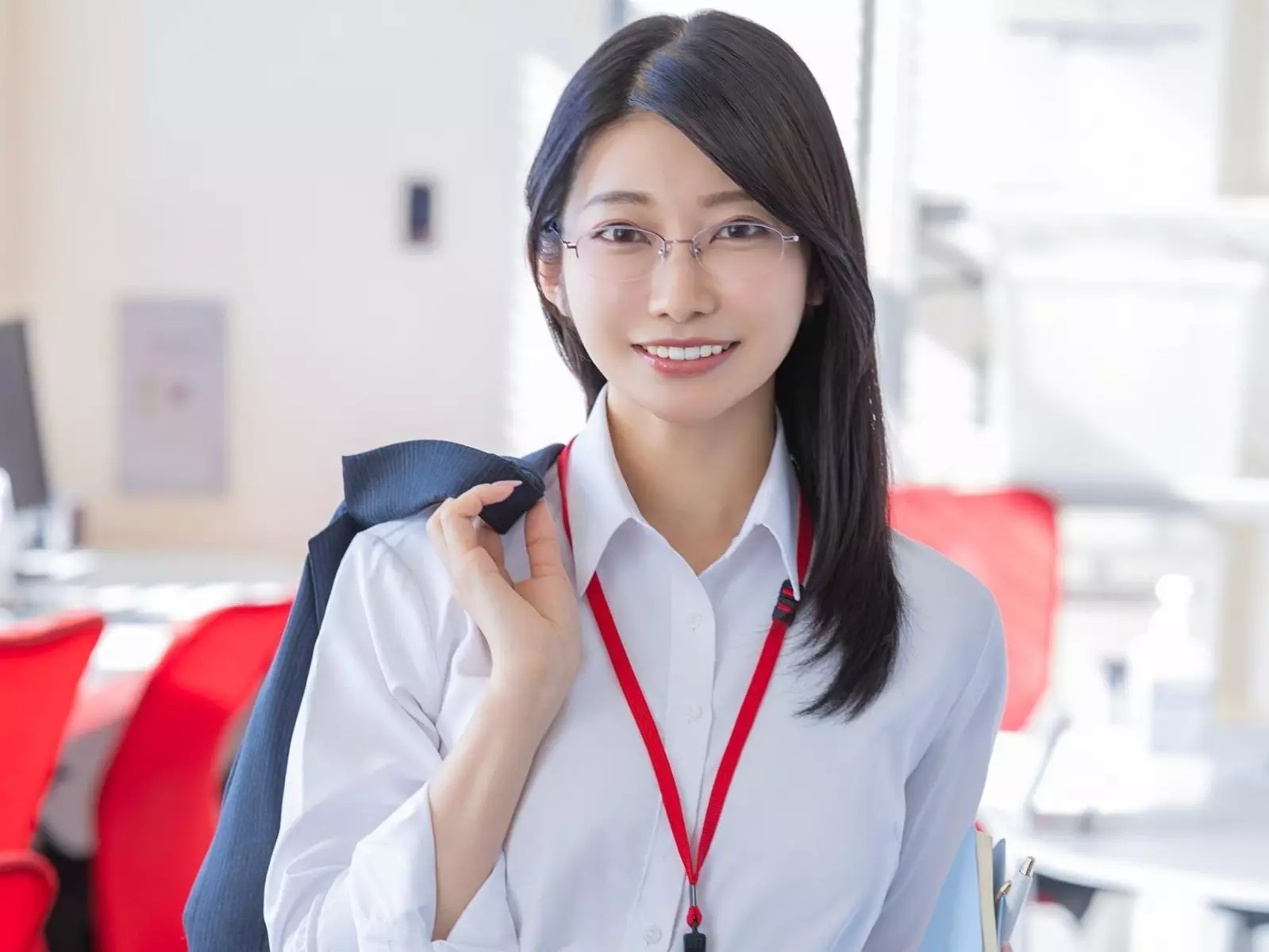 SOD 總務部秘書「守屋芳乃」轉職女優出道！素人時期竟已身經百戰！【老司J開車】
