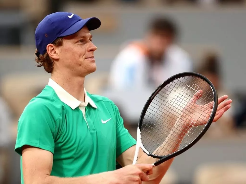 法網／Jannik Sinner 直落三闖進四強！大滿貫 19 連勝追上 Rafael Nadal！