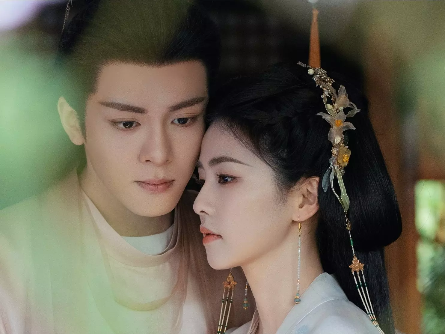 陸劇《臨江仙》白鹿、曾舜晞上演「三婚三離」！劇情遭批土味、海報涉抄襲⋯一次看！