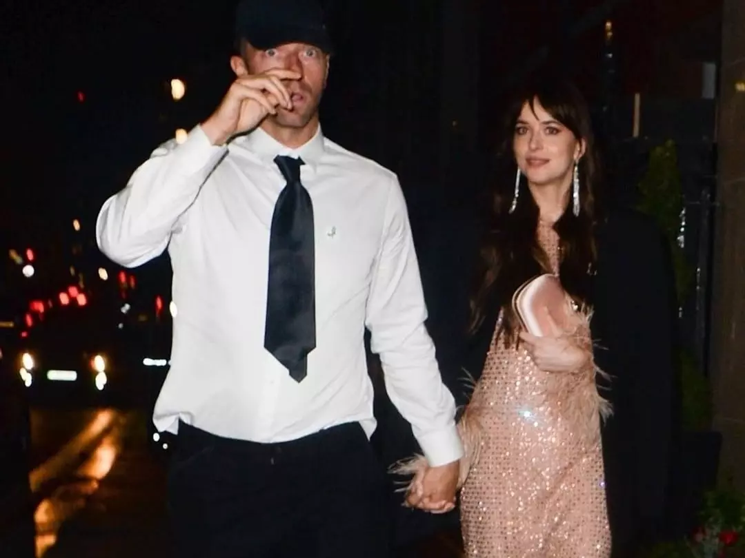 達珂塔強生 Dakota Johnson、克里斯馬汀分手！首談擇偶條件語出驚人：「不要是混蛋！」