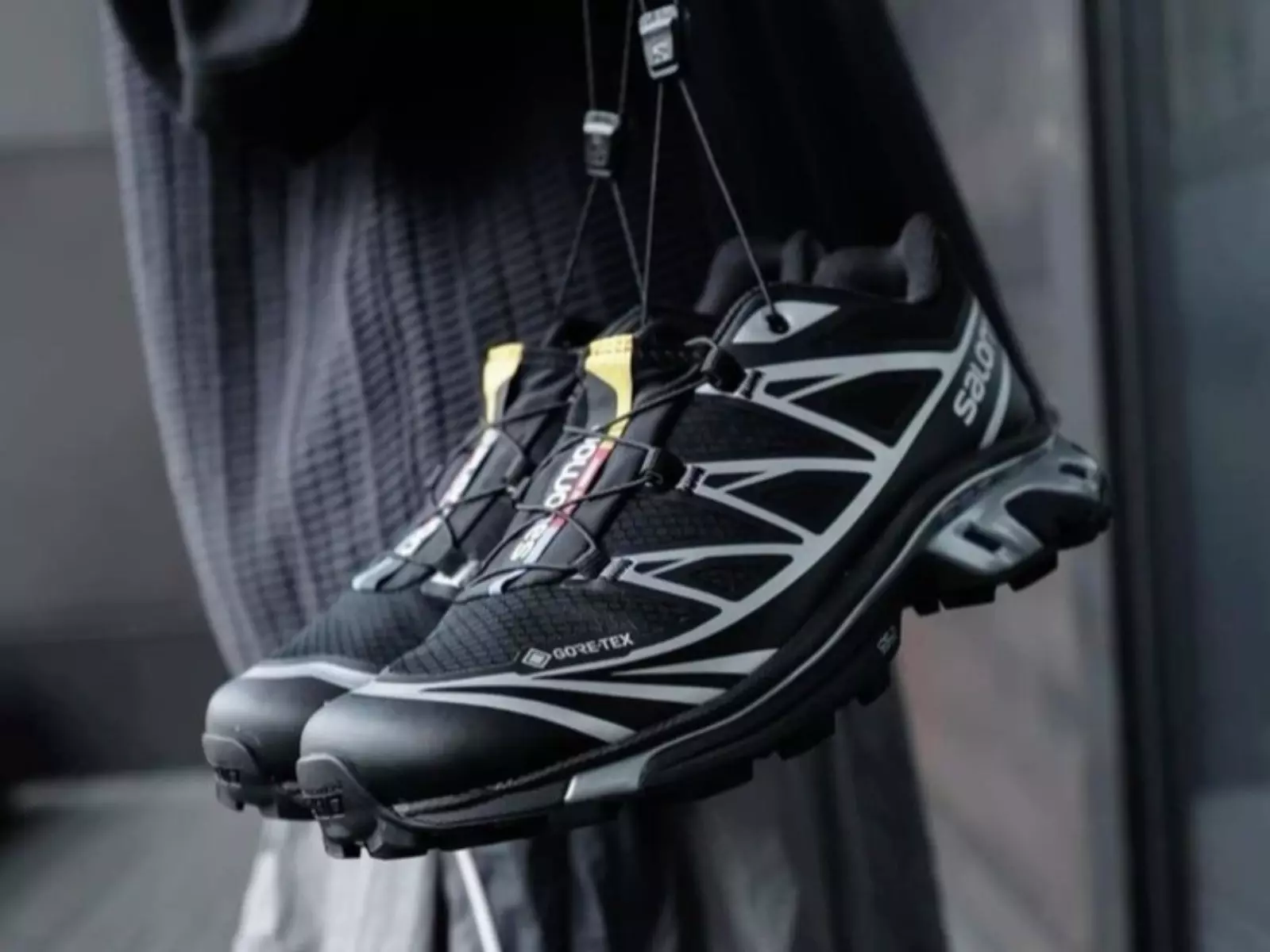 2025 嚴選 10 雙百搭防水鞋推薦！Nike、ASICS、NB⋯加碼防水鞋挑選秘訣！