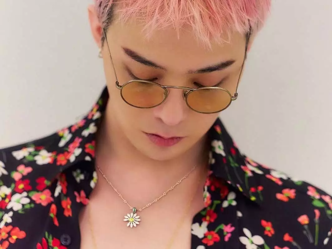 G-Dragon 再次攜手 Jacob & Co. 推出限量聯名！PEACEMINUSONE 小雛菊項鍊發售詳情一覽！