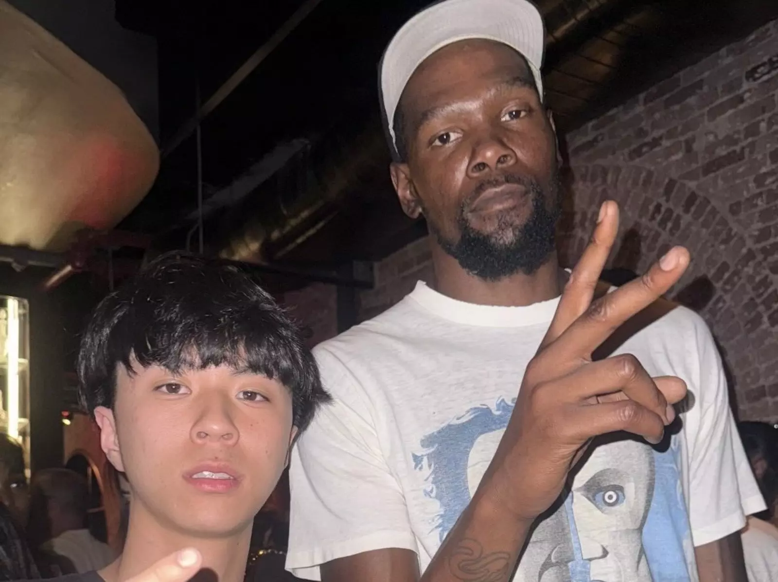 Ray 與 Kevin Durant 相見歡！還登上 Travis Scott 本人 IG 限動引網狂讚！
