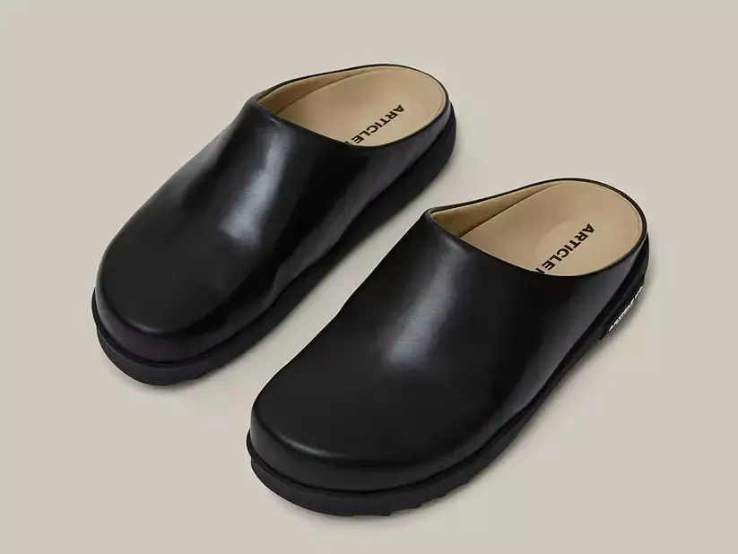 2025 年盤點 10 雙穆勒鞋款推薦！Clarks、ARTICLE NO.、Roa 等高顏值鞋款一次看！