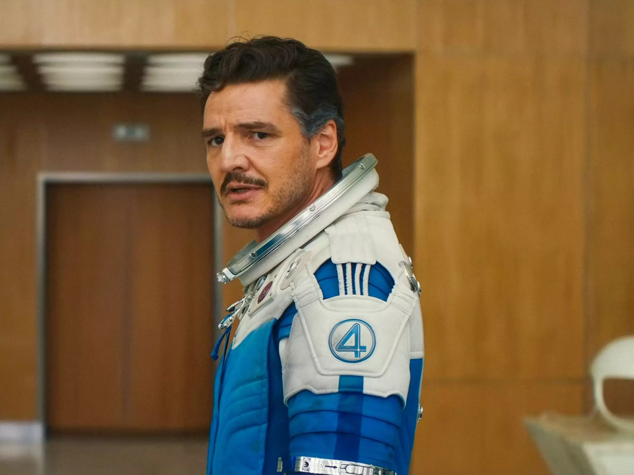 佩德羅帕斯卡 Pedro Pascal 被批演「驚奇先生」太老！小勞勃道尼暖心支持：「你是信任的存在！」