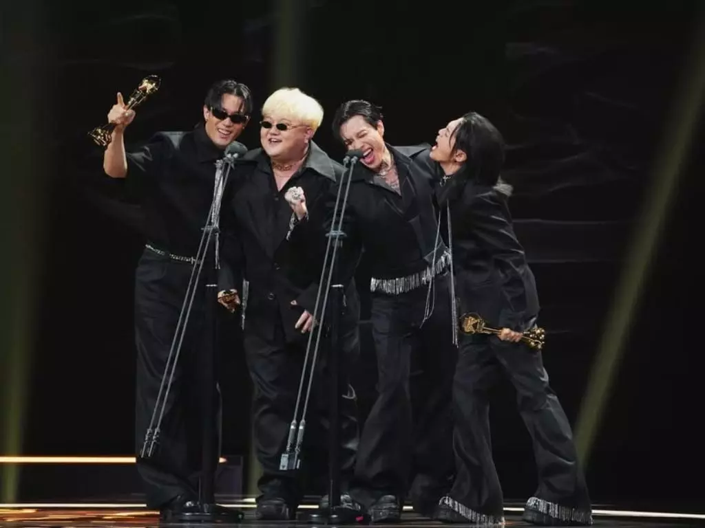 金曲 36／ TRASH 以《幸福的末班車》奪下最佳樂團獎！高喊：「等了十五年！」