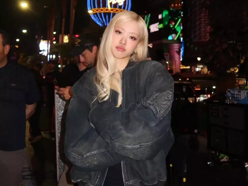 BLACKPINK 登上 PSY 演唱會！突然下跪磕頭哽咽告白：「謝謝大家！」