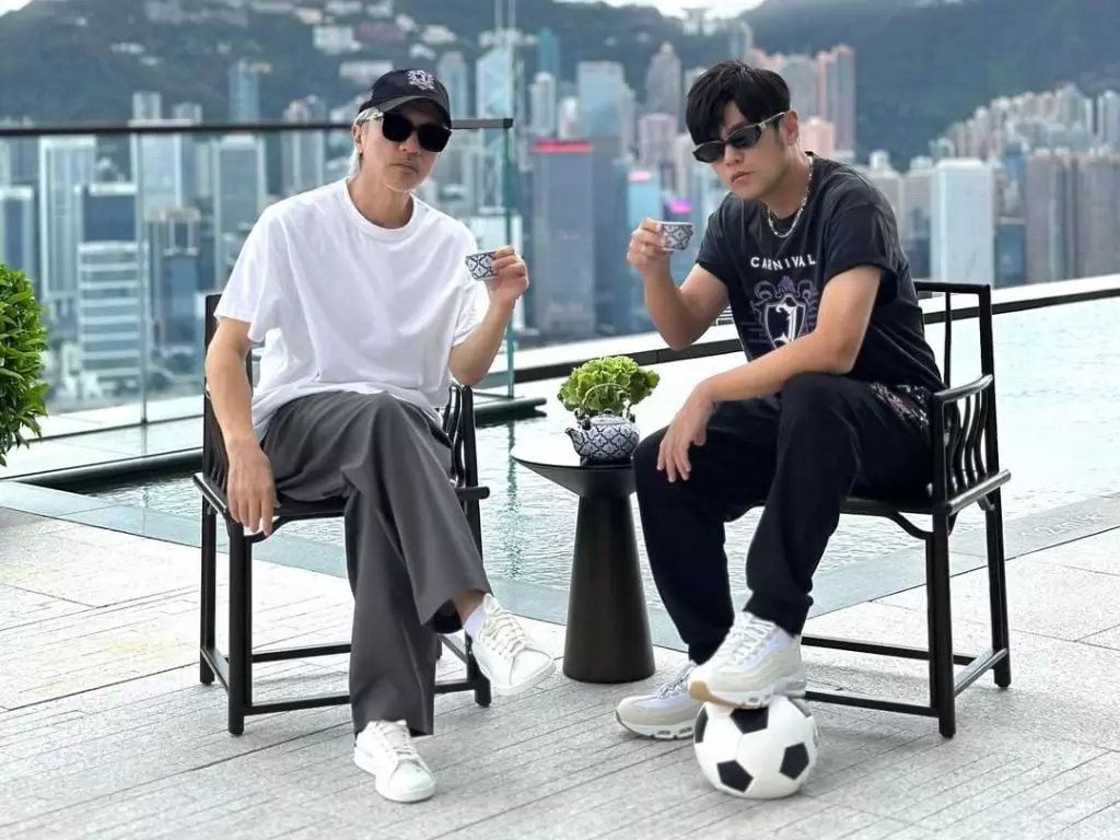 周杰倫同框周星馳！腳踩「少林足球」疑似暗示合作計畫！