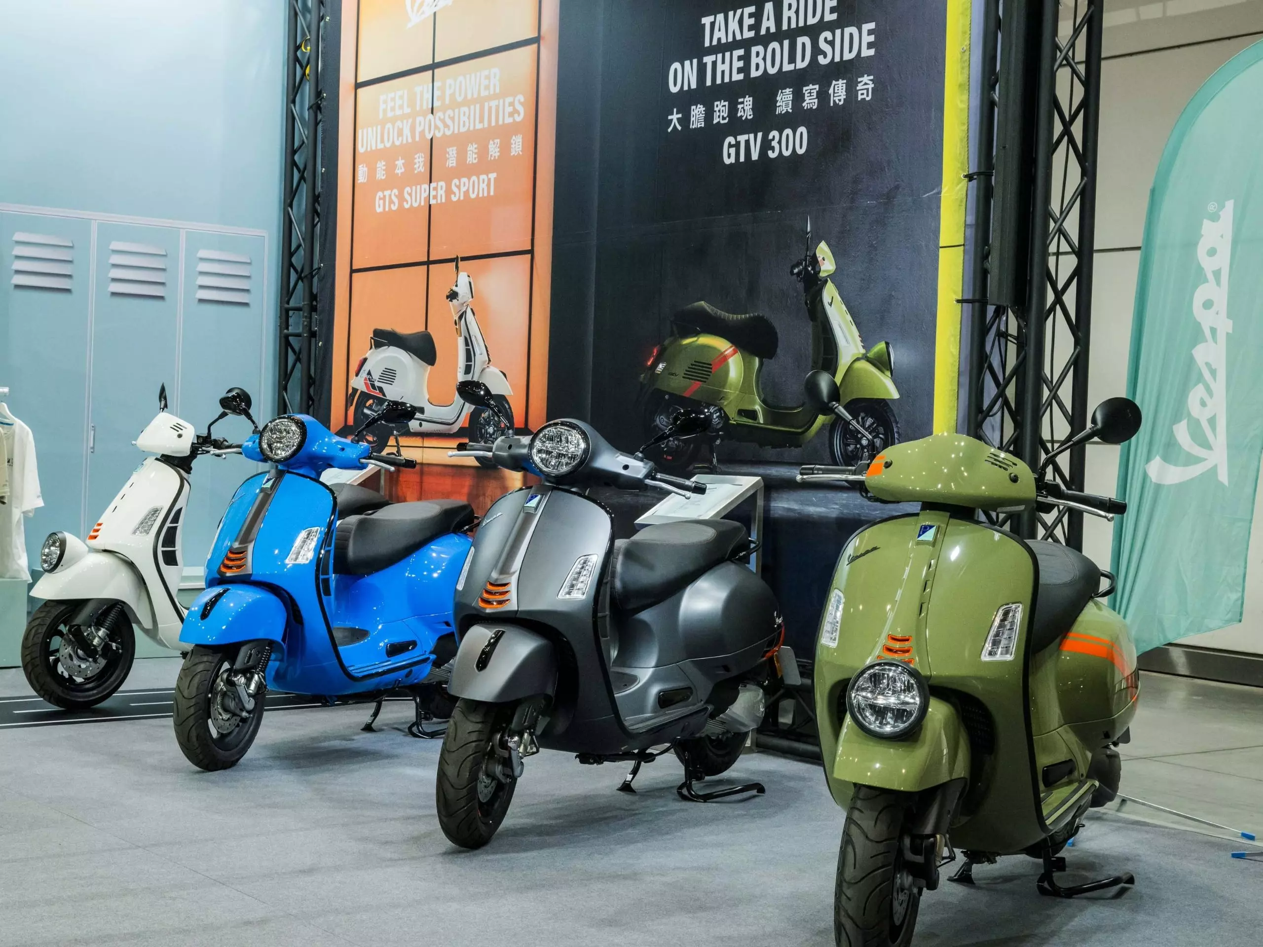 Vespa 首次亮相台北國際重機展，用義式品味打破重機的既定印象，態度風格騎乘的新路線！