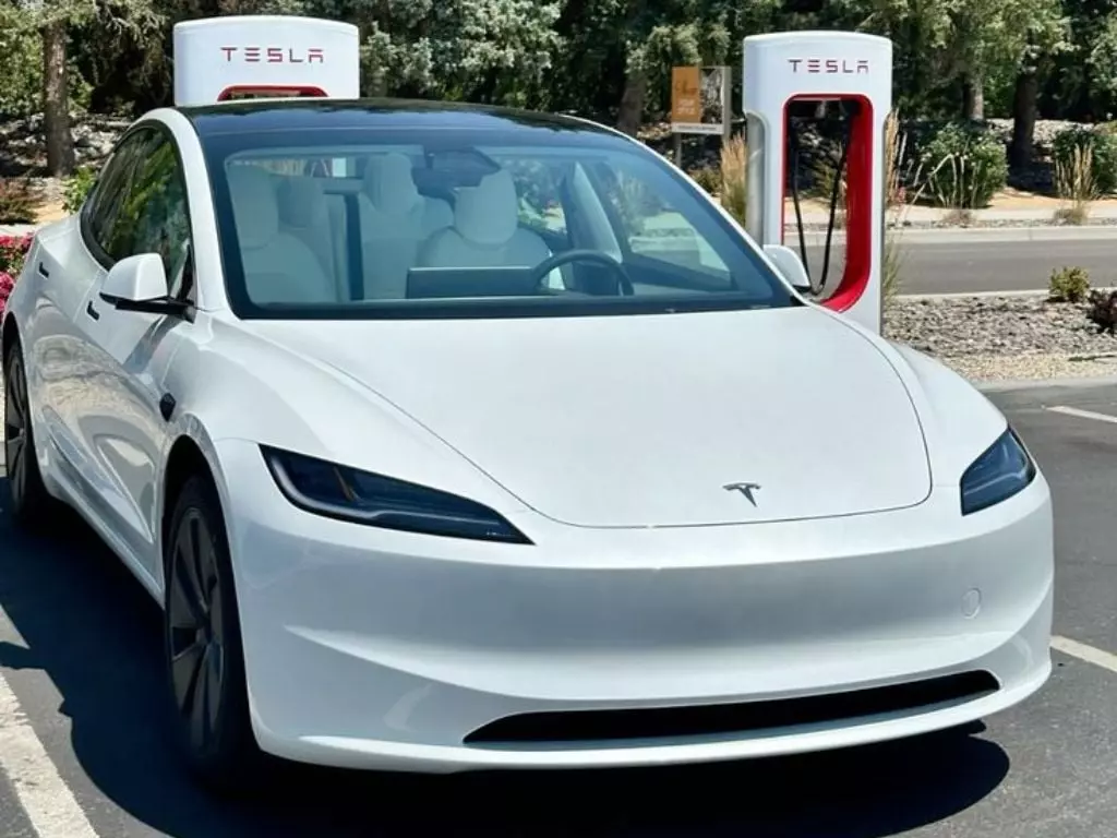 特斯拉銷量新低馬斯克 Elon Musk 轉移重心！遭疑偏離電動車核心！