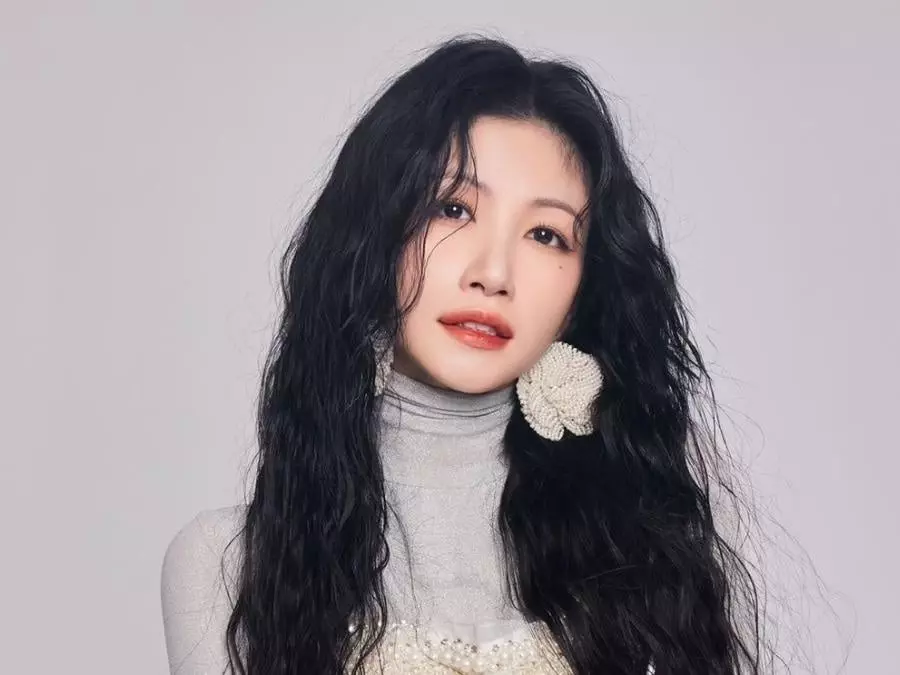 李千娜女兒登選秀節目！神基因母女臉一模一樣，引網驚呼：「小孩不能亂生！」