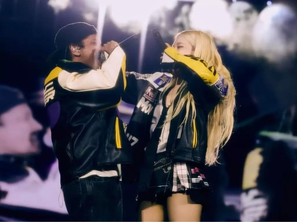 BLACKPINK 演唱會洛杉磯站火星人布魯諾 Bruno Mars 驚喜現身！幽默自嘲：「快還清債了謝謝 Rosé！」