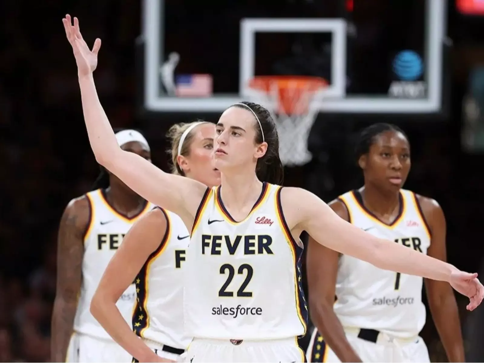 WNBA 球星集體示威喊話「付我們應得的薪水」！捍衛自身權益獲廣大球迷支持！