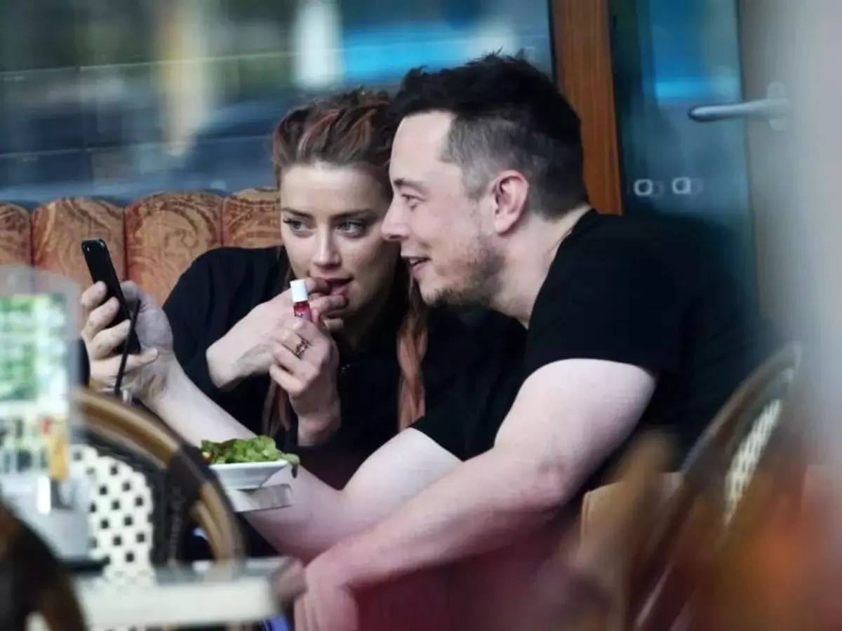 馬斯克 Elon Musk、安柏赫德 Amber Heard 戀情爆內幕！差點毀了電動車進度、馬斯克弟酸：「經常被她的演技騙！」