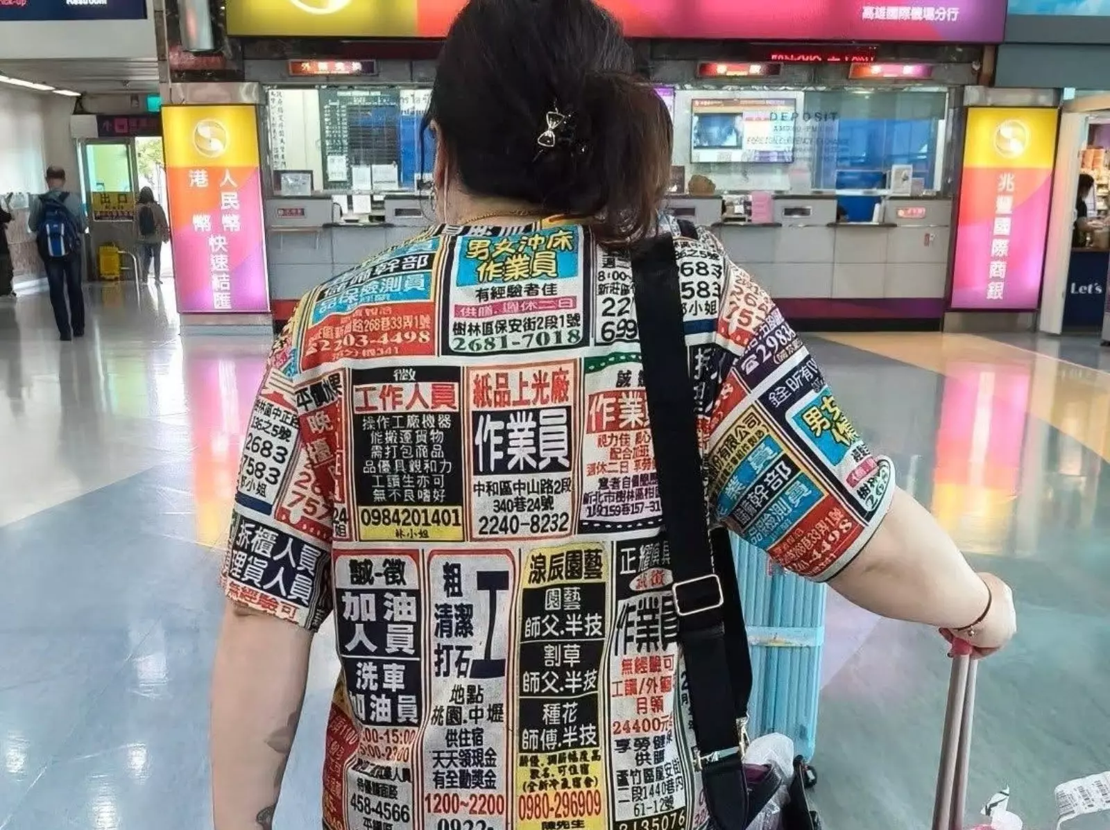 台灣「報紙徵才廣告襯衫」爆紅！一堆人衝泰國買：「很多地方沒貨了！」