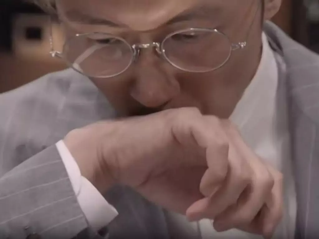 《一飯封神》遭批抄襲《黑白大廚》！謝霆鋒「手背試吃」引衛生爭議！