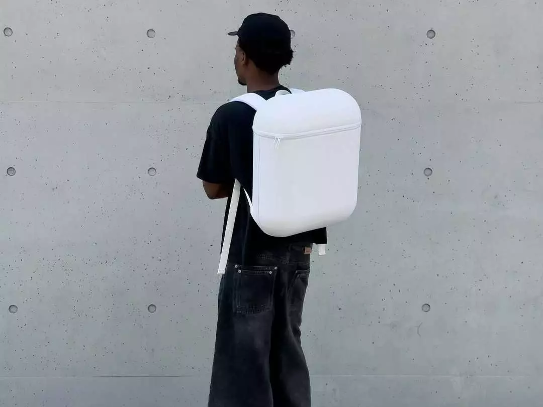 Bravest Studios 推出 Air Pods 巨型背包「AIRPACK」！單品細節＆發售時間一次看！