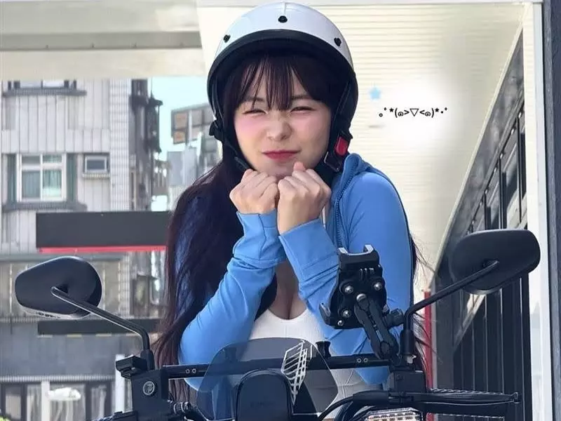李多慧騎車買麥當勞！瑜珈褲秀「翹臀曲線」網看傻：「會塞車！」