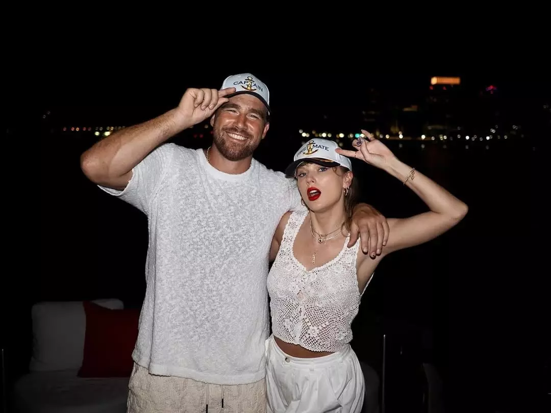 泰勒絲 Taylor Swift 男友特拉維斯凱爾西 Travis Kelce 首度公開「男方視角」約會照！手機桌布放閃引熱議！