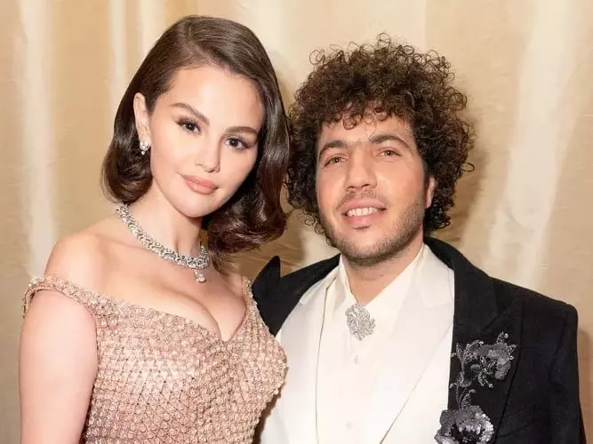 賽琳娜 Selena Gomez 為泰勒絲 Taylor Swift 延後婚期！親曝：「她是我最信任的朋友！」