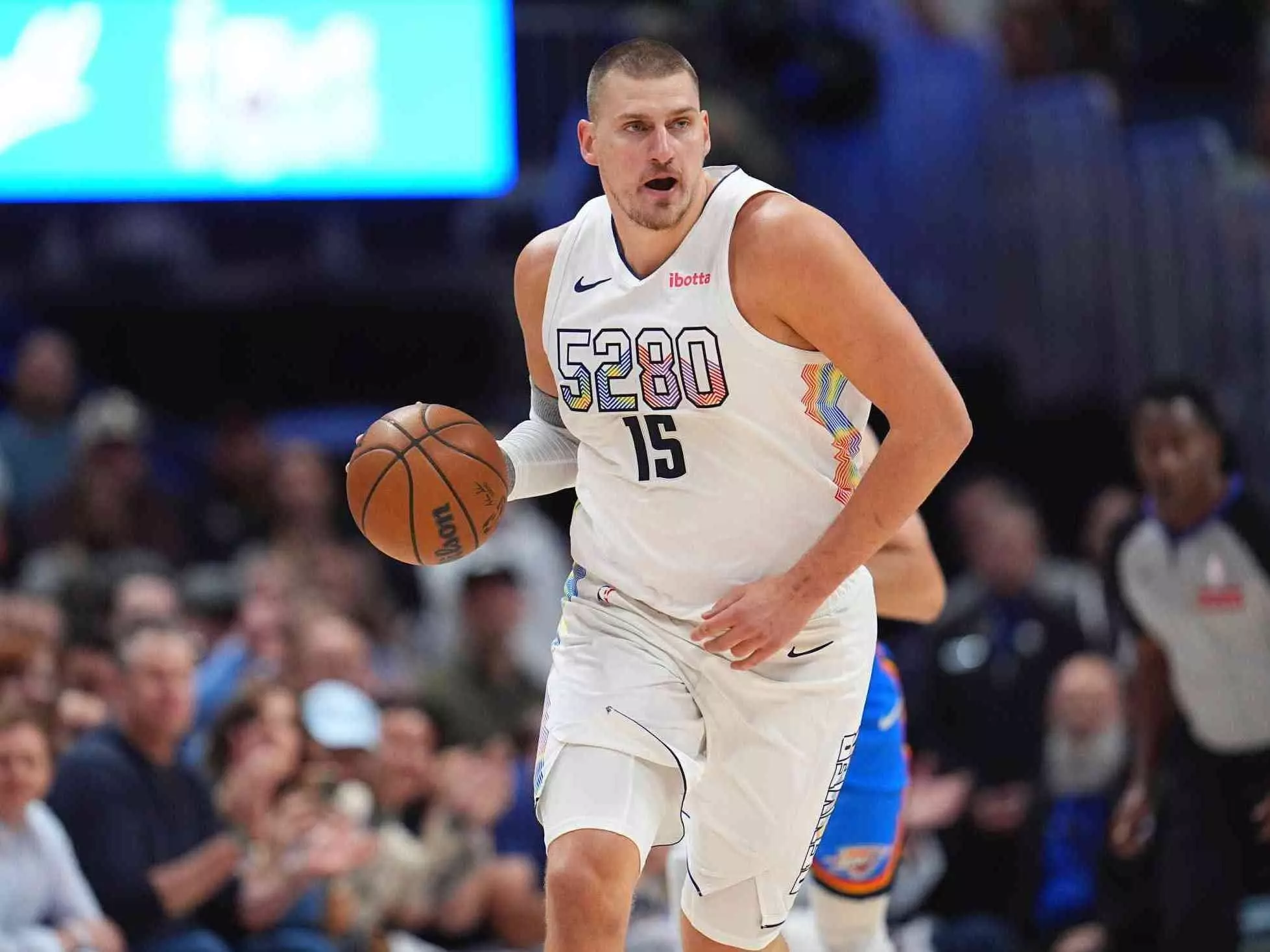 NBA／Nikola Jokic 愛馬奪冠感動落淚！香檳狂灑畫面曝光，球迷笑：「拿總冠軍都沒這麼嗨！」