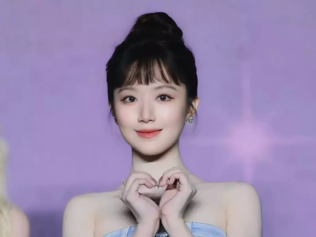 i-dle／(G)I-DLE 舒華身高 161 全新瀏海髮型亮相！粉絲評價兩極：「美女就該露額頭！」
