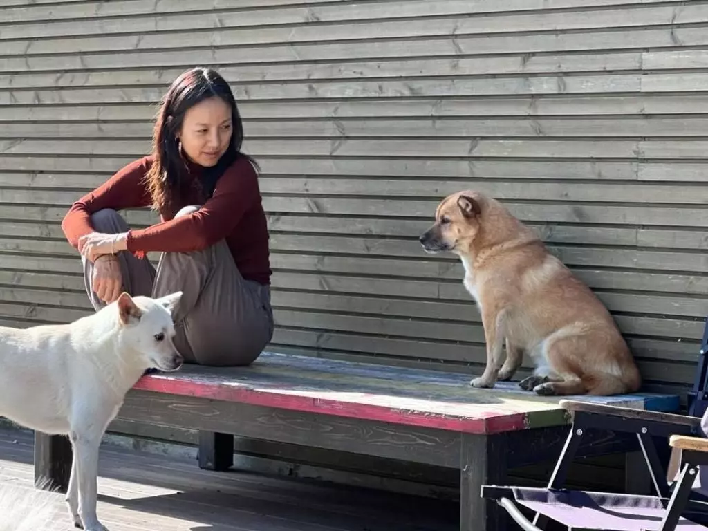 李孝利手指遭愛犬咬傷！親曝神經斷裂變形差點截肢！